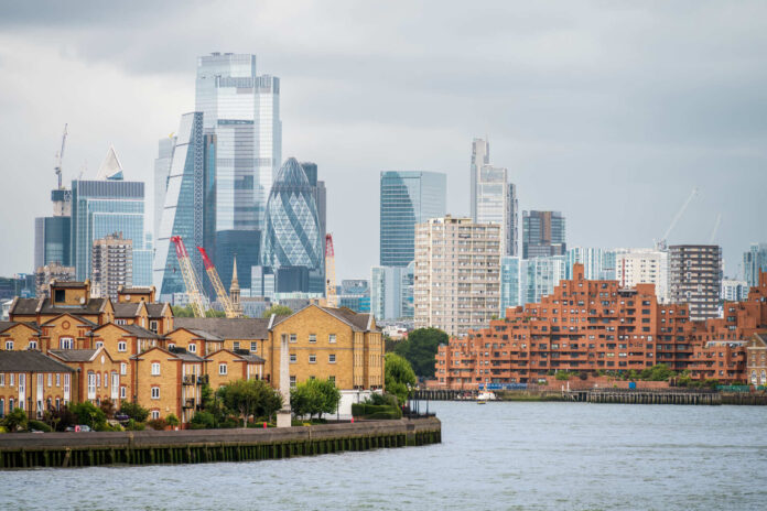 cityscape-london-united-kingdom-thames-river-with-residential-buildings-sides-financial-district-with-skyscrapers-distance